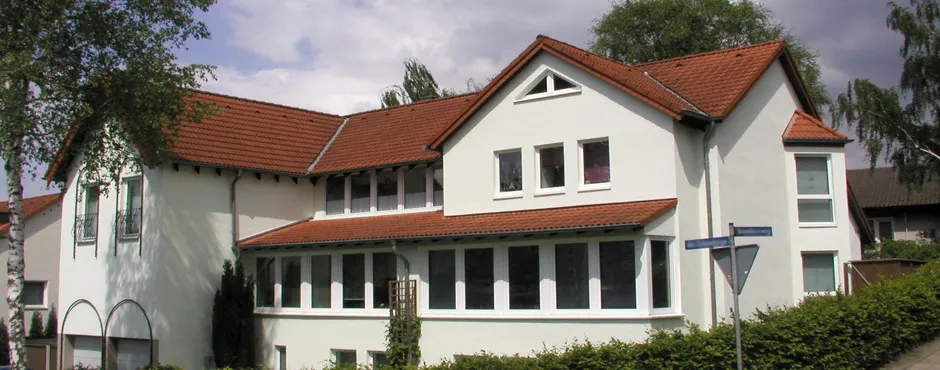 Frisch gestrichene Hausfassade
